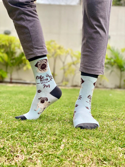 Life is better with a pug.                      (Lb1000)